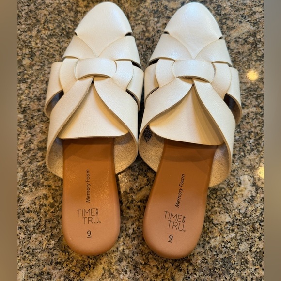 Time and Tru Shoes - EUC Cream Mules woven pattern memory foam size 9